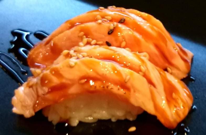 Flambiertes Sushi